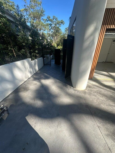 Spraycrete pathway beside a rendered wall